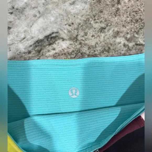 Lululemon Boogie Short
Black / Tonka Stripe Angel Blue /  Size 4 - Picture 5 of 7